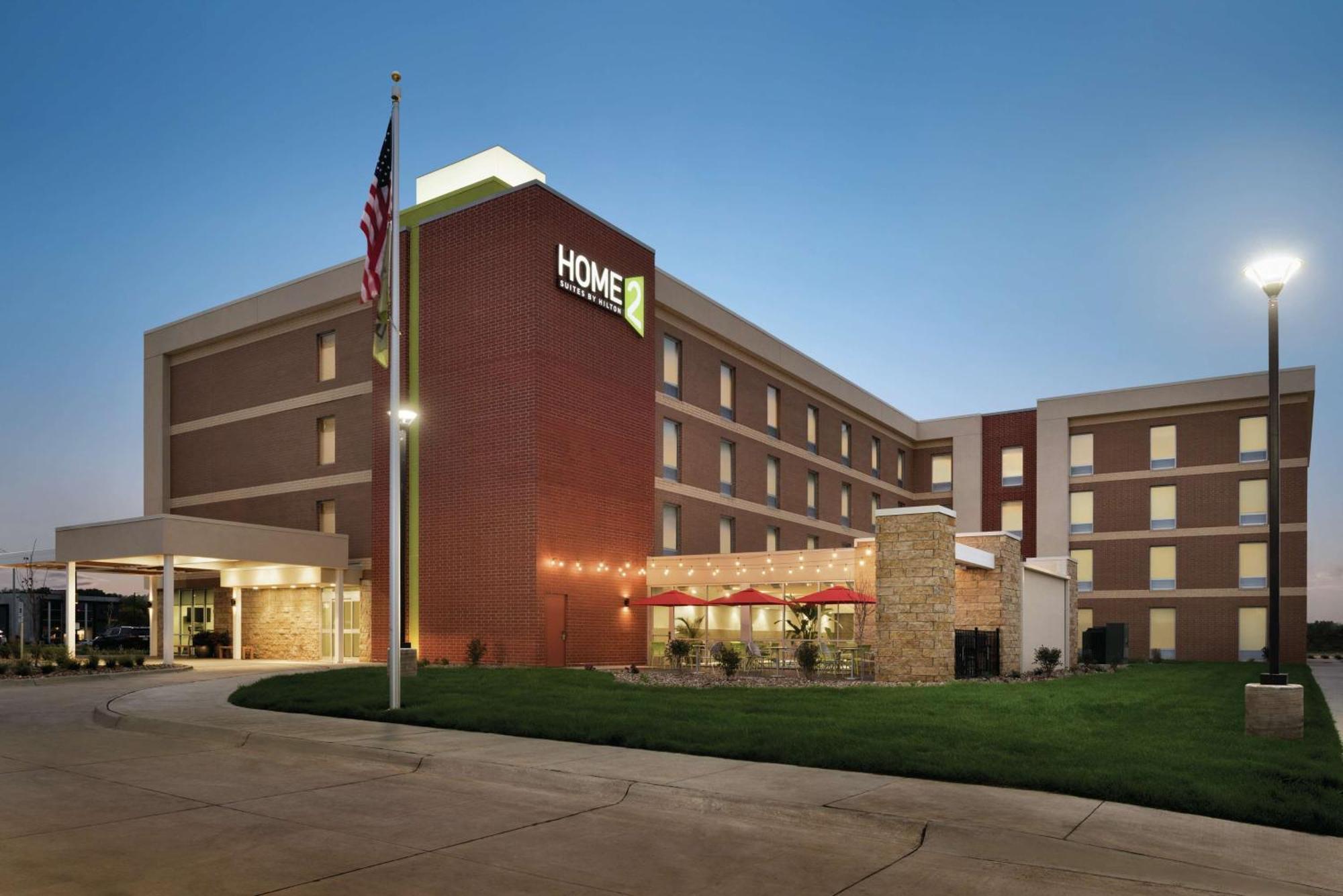 Home2 Suites By Hilton Iowa City Coralville Exterior photo