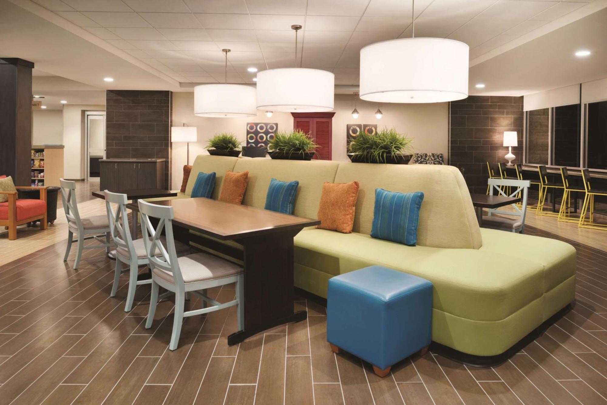 Home2 Suites By Hilton Iowa City Coralville Exterior photo