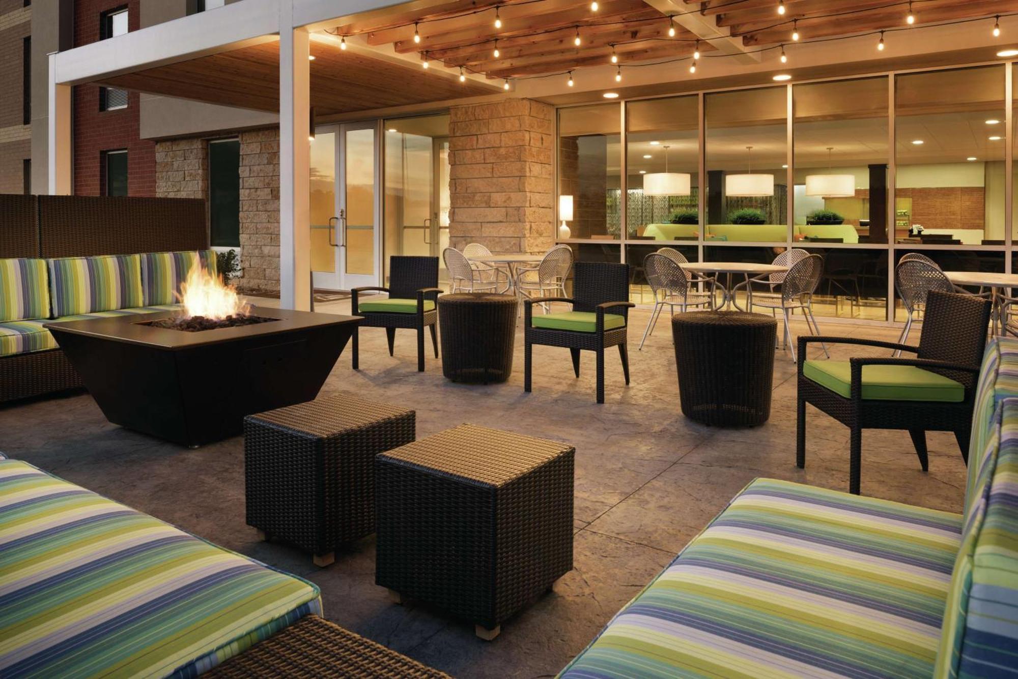 Home2 Suites By Hilton Iowa City Coralville Exterior photo