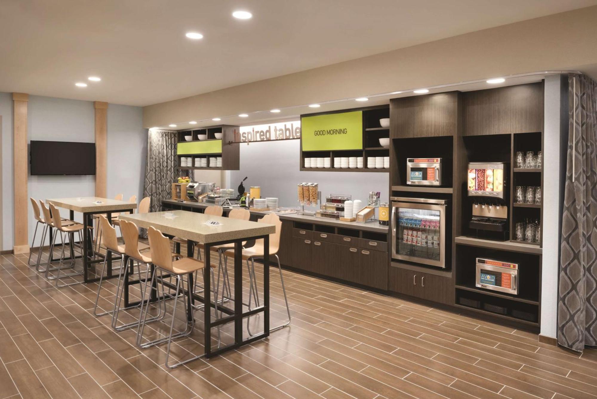 Home2 Suites By Hilton Iowa City Coralville Exterior photo